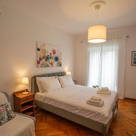Dimora Al Colosseo, 2 Bedrooms Рим Екстериор снимка