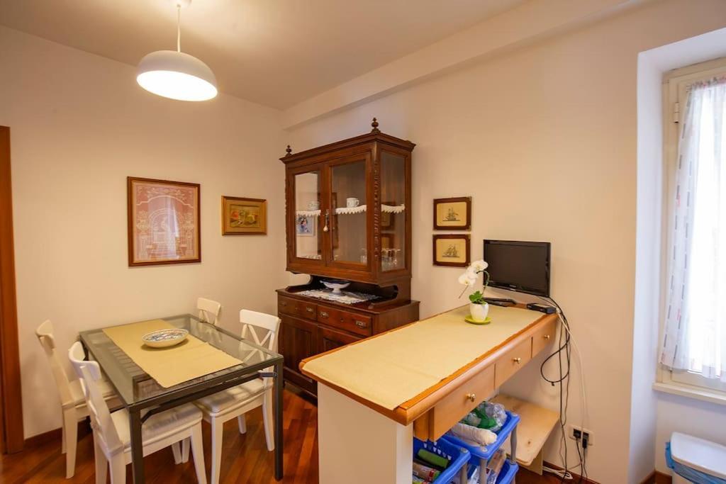 Dimora Al Colosseo, 2 Bedrooms Рим Екстериор снимка
